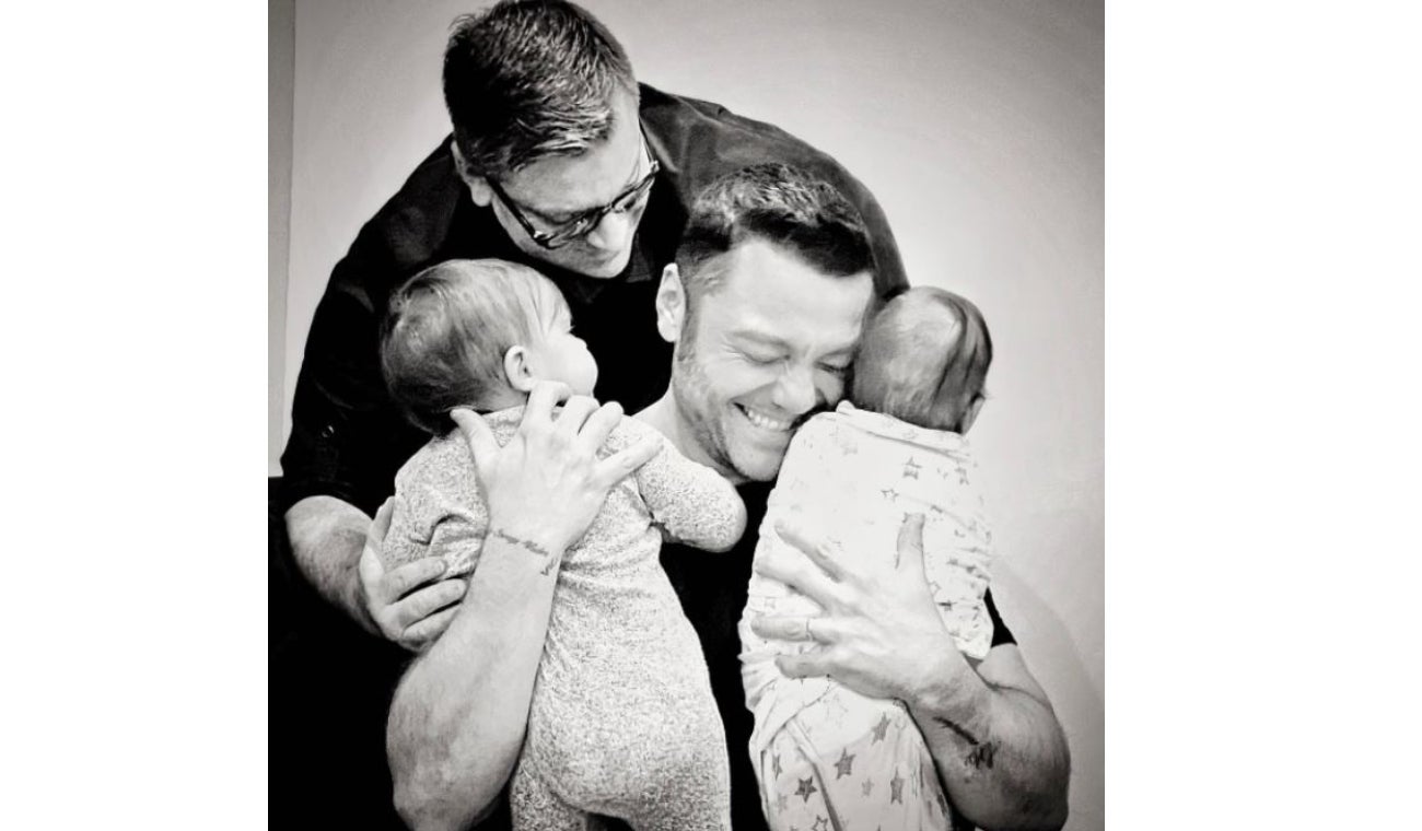 Tiziano Ferro y su esposo Victor Allen ahora son papás de dos bebés