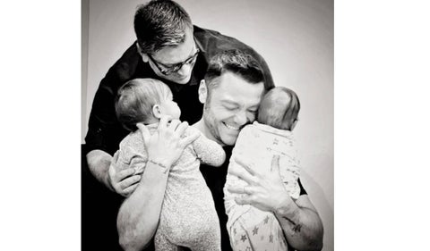 Tiziano Ferro y su esposo Victor Allen ahora son papás de dos bebés