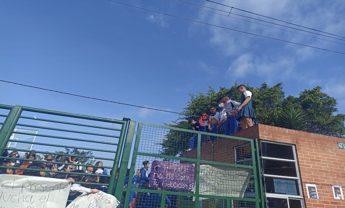 Plantón en colegio del sur de Bogotá por casos de abuso sexual
