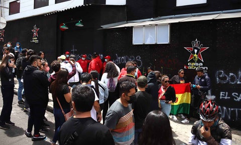 Turistas y locales protestan en Casa Babylon por cancelación del Jamming