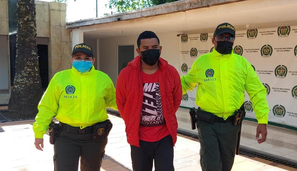El sujeto se aprovechaba del menor cuando le recetaba medicamentos.