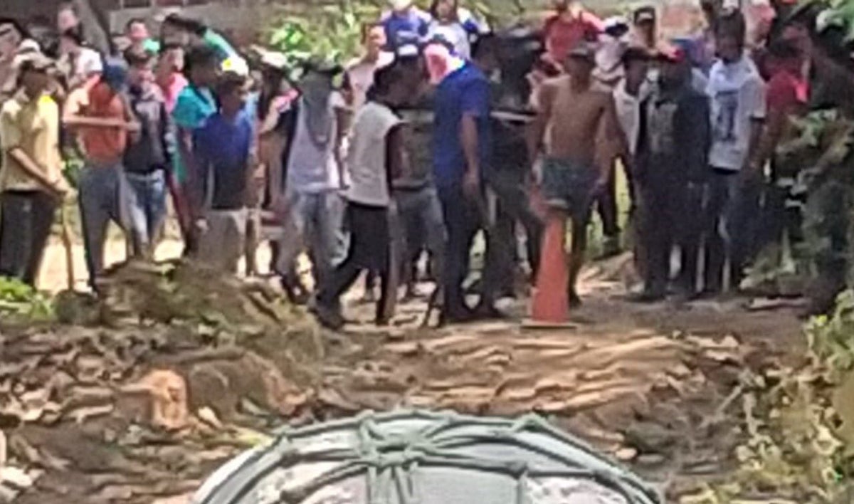 Población Migrante en acción violenta contra Ejército