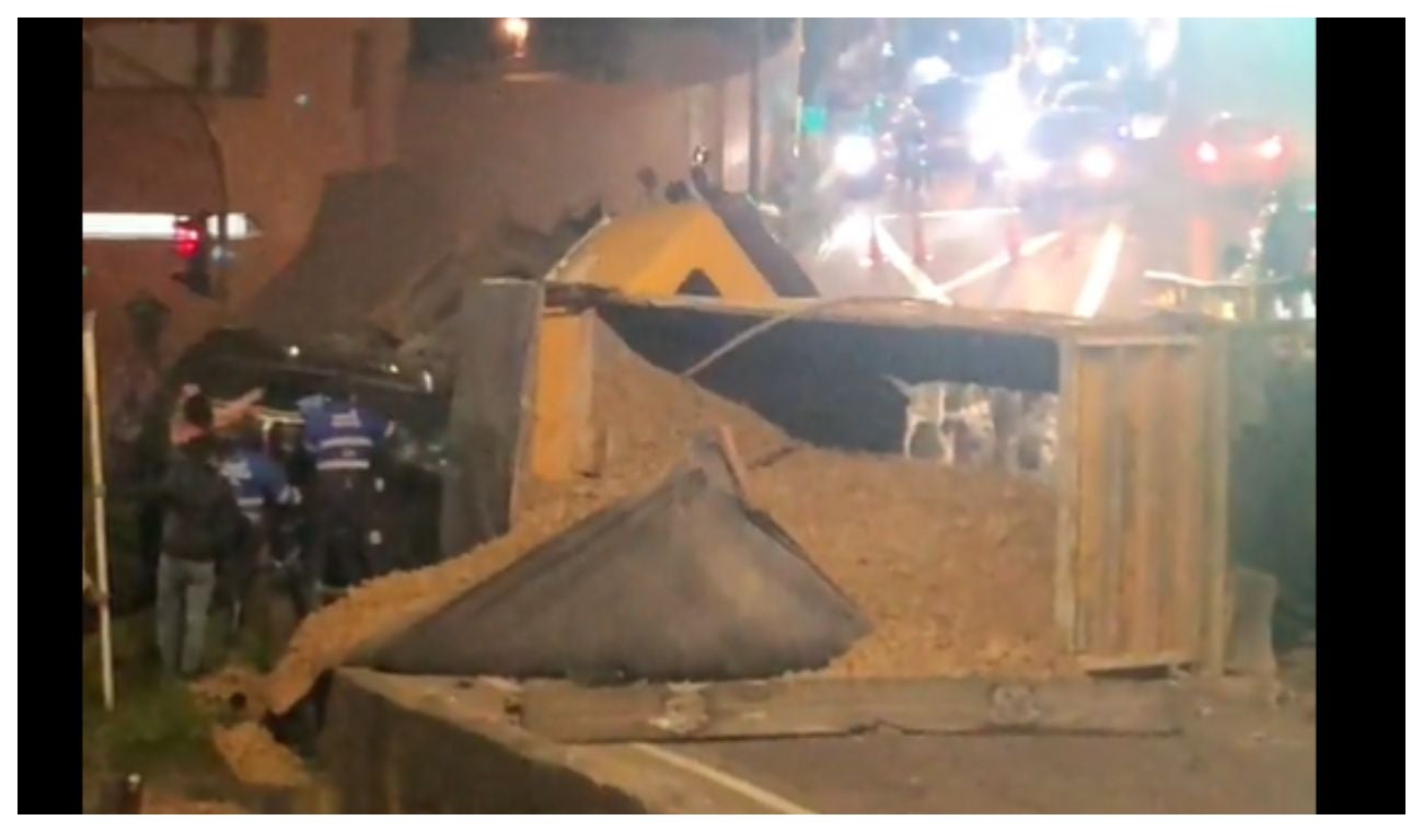 Volqueta en Av Circunvalar