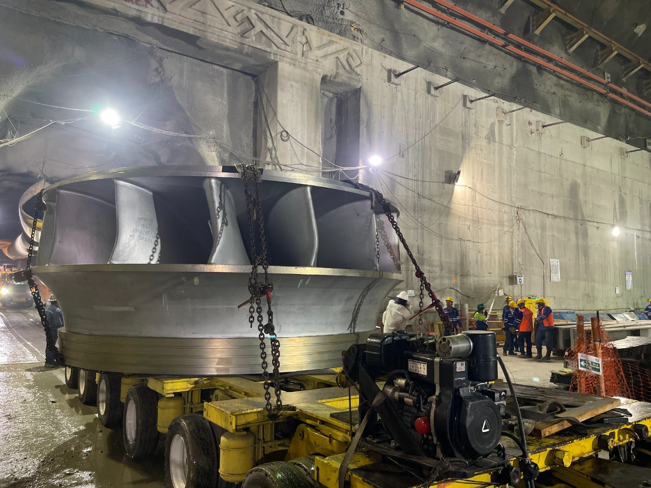 Instalación del rodete en Hidroituango.