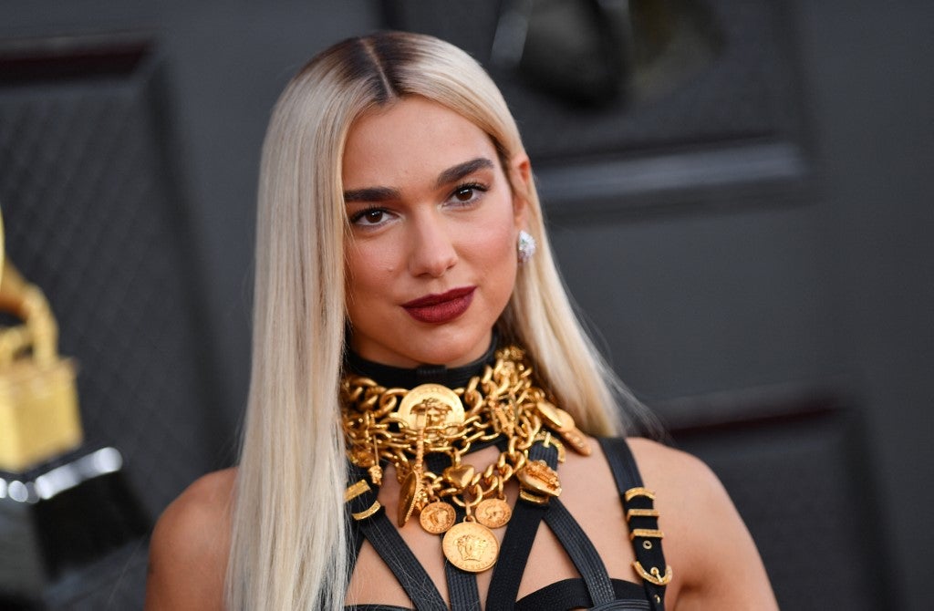 Dua Lipa en los Grammy 2022