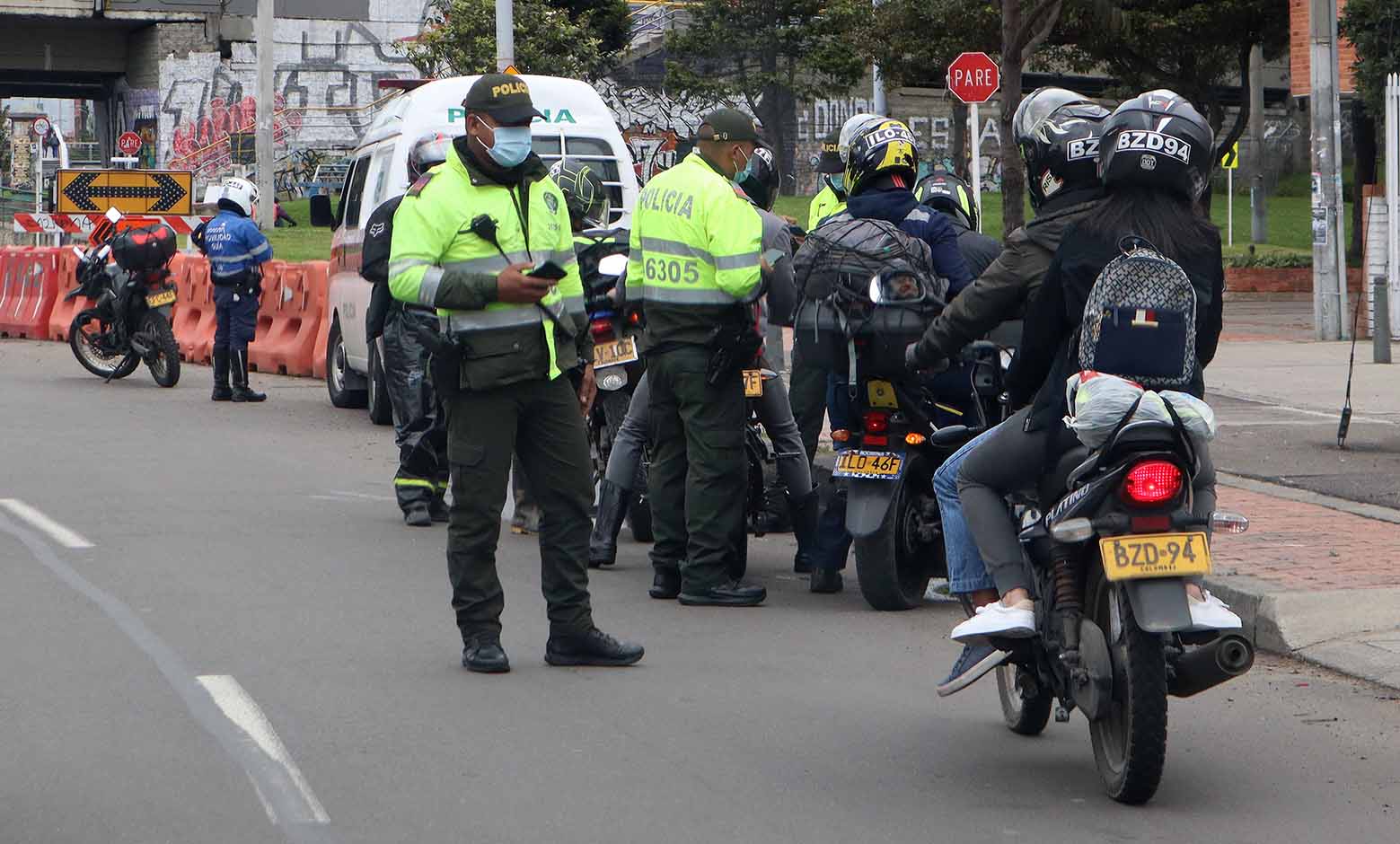 Reten policia / policia / moteros / motos / comparendos / casco
