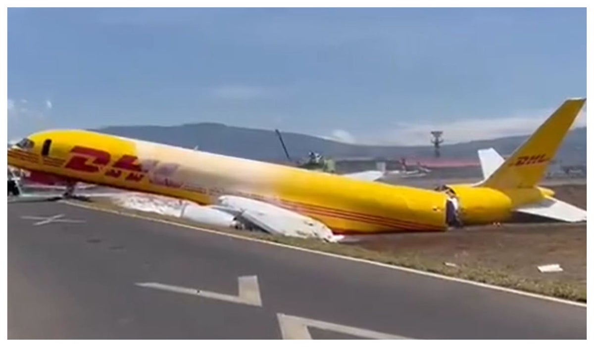 Avión de DHL partido en dos