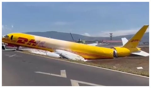 Avión de DHL partido en dos