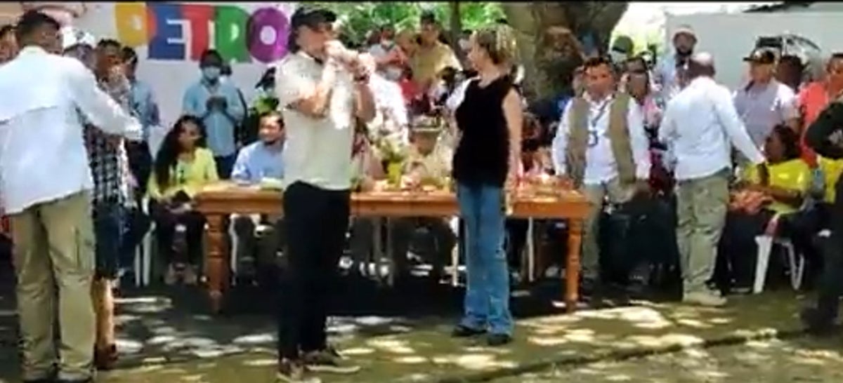 Armando Benedetti se sale de casillas en evento público