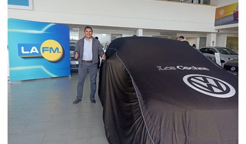 La FM entrega cuarto carro a oyente