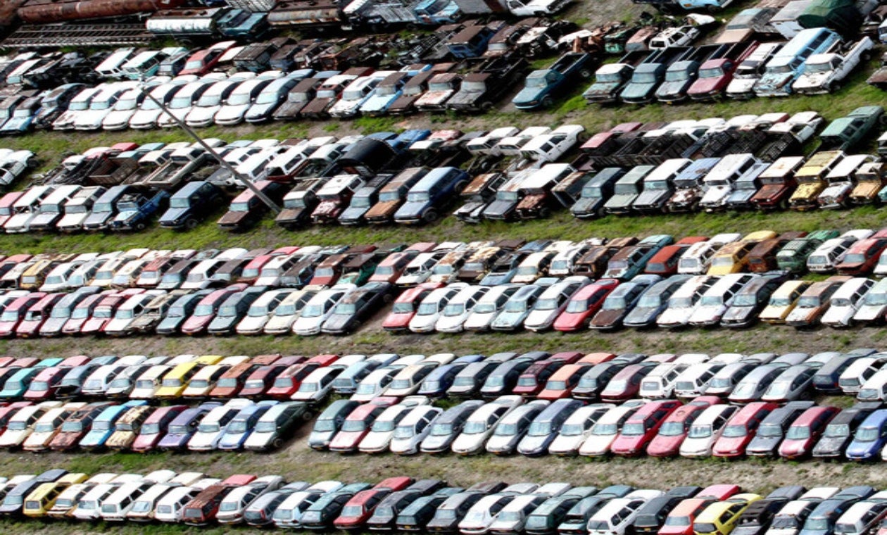 Carros en patios de Bogotá
