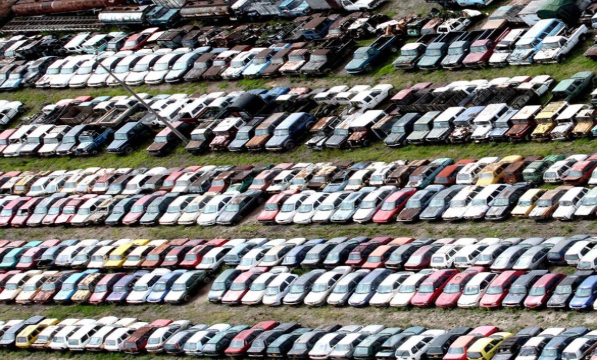 Carros en patios de Bogotá
