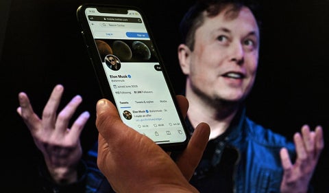 Elon Musk busca comprar Twitter