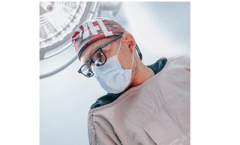 Javier Soto, cirujano plástico, gana tutela a influencer