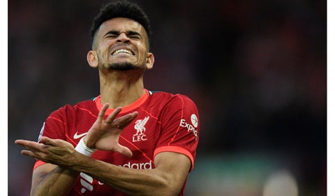 Luis Díaz falla en gol en Liverpool