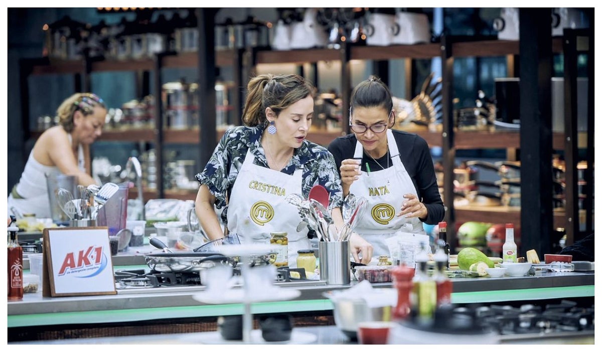 Dos parejas en MasterChef se llevaron el delantal negro por fallar en el reto de los pasabocas