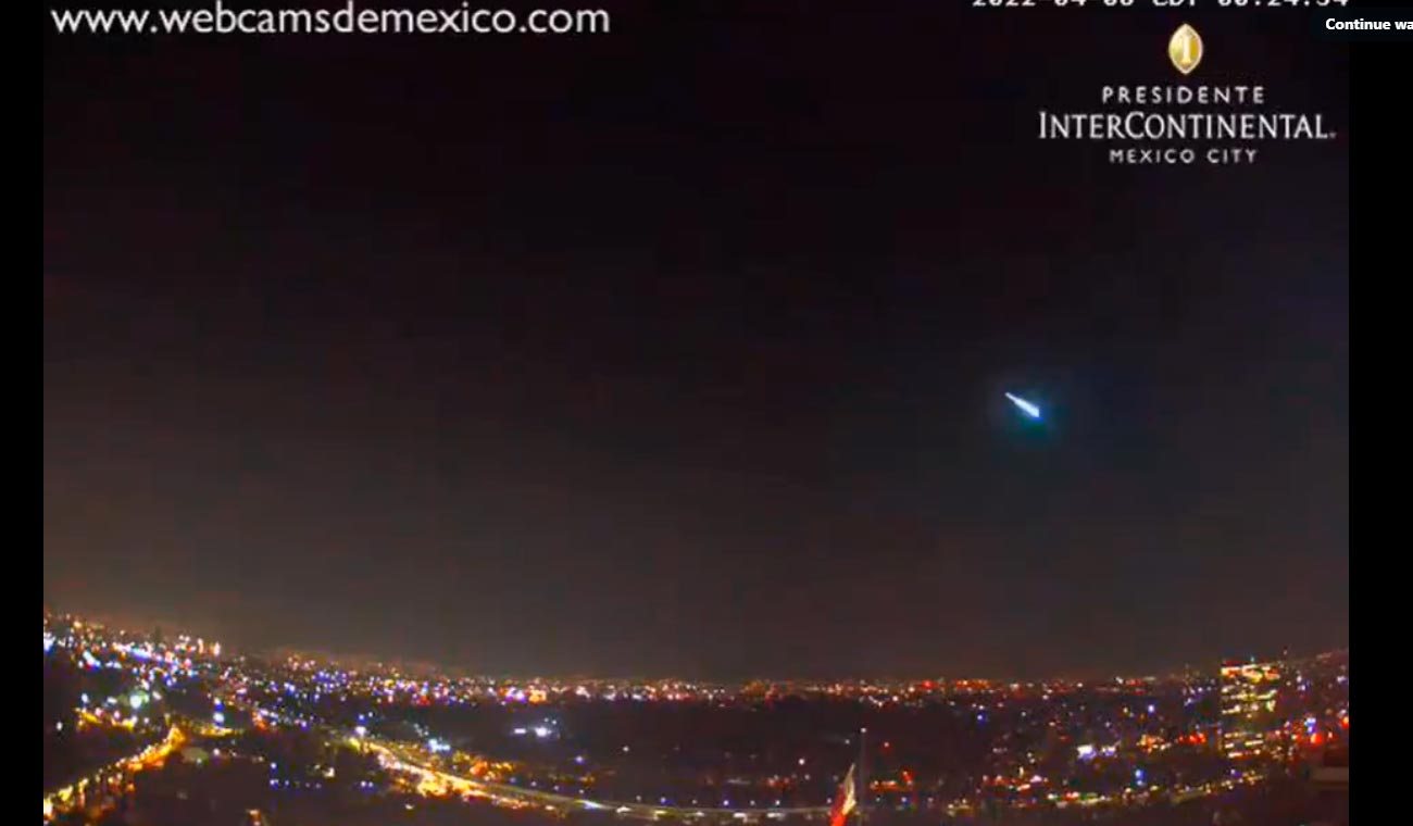 Meteorito azul en el cielo de México