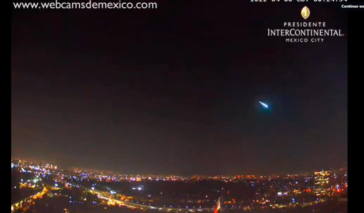 Meteorito azul en el cielo de México