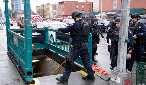 Unidades especiales ingresan al Metro de Nueva York