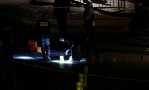 Policías de Francia matan a ocupantes de vehículo que intentó embestirlos en París