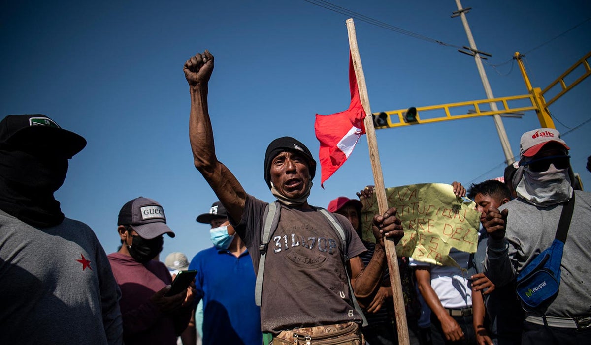 Protestas en Perú por alza de precios a la gasolina
