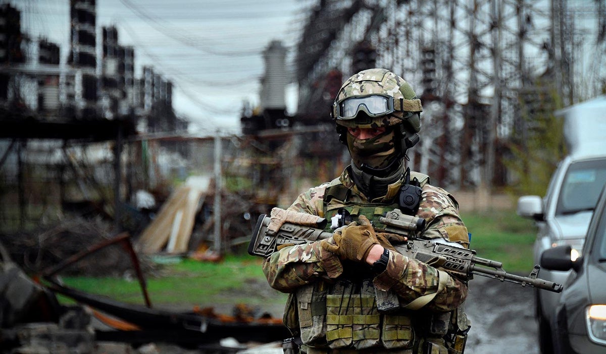 Soldado ruso en Luhansk, Ucrania