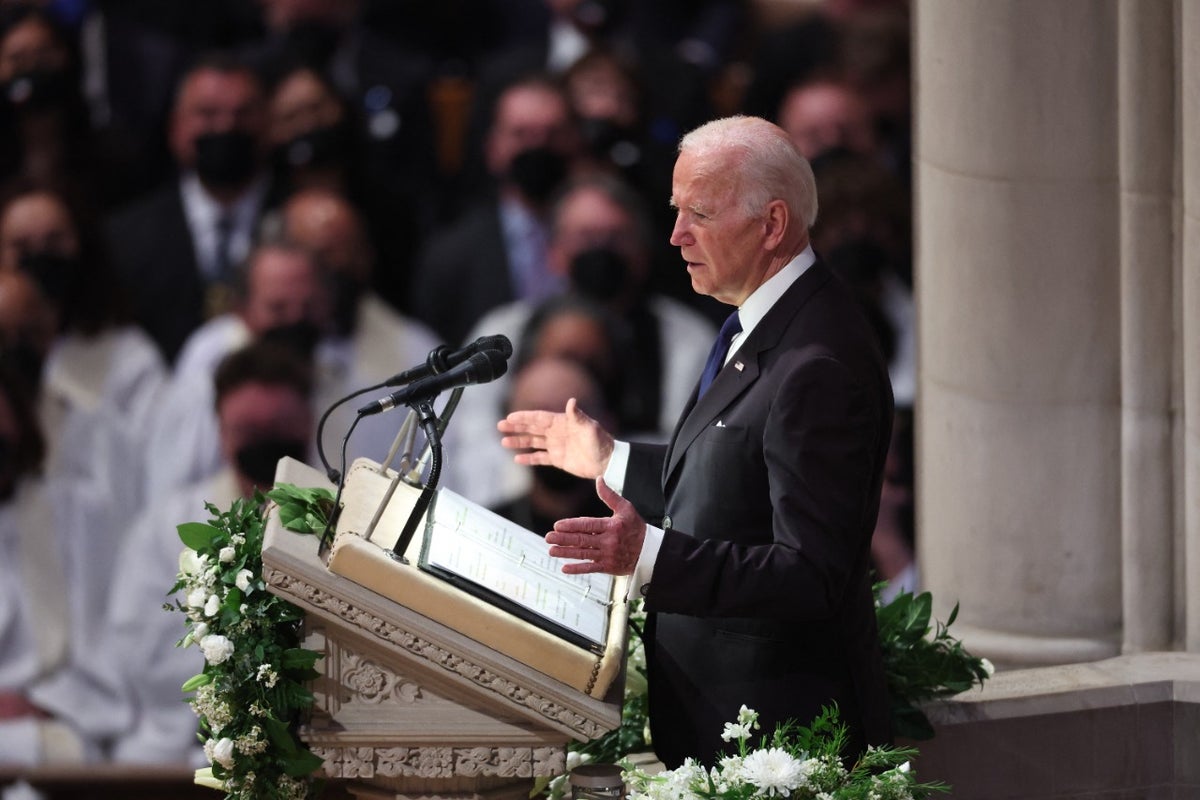 Joe Biden en el funeral de Madeleine Albright