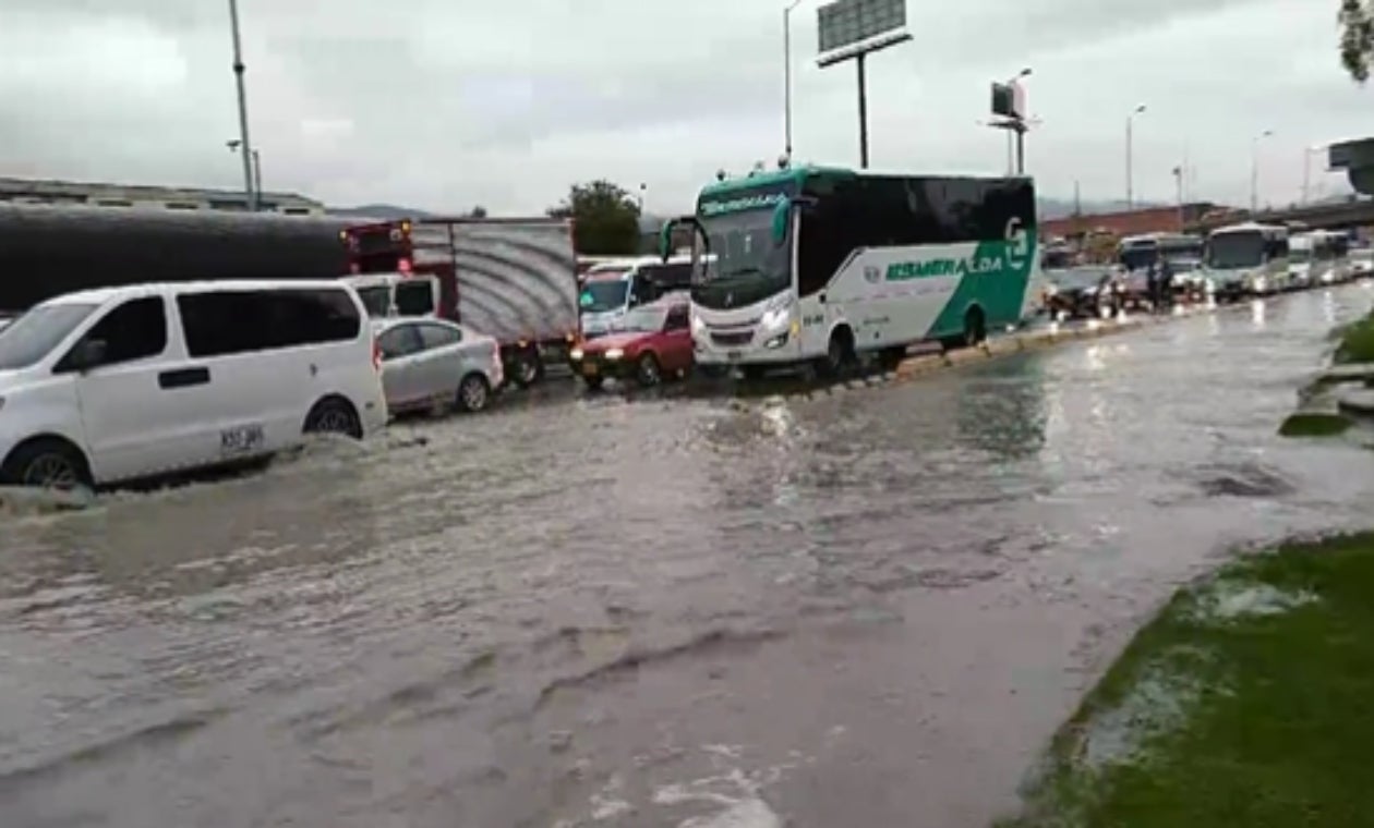 Autopista norte- trancón por inundaciones