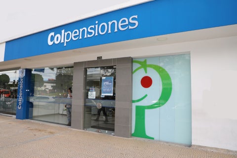 Qué es mejor cotizar en Colpensiones o en fondos privados