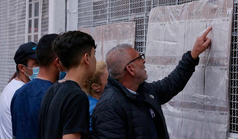 Ciudadanos en puestos de votación