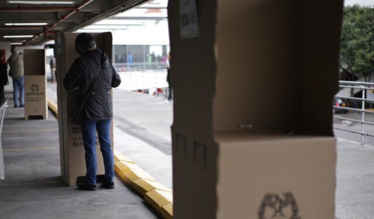 Puesto de votación en Unicentro para las elecciones presidenciales en Colombia