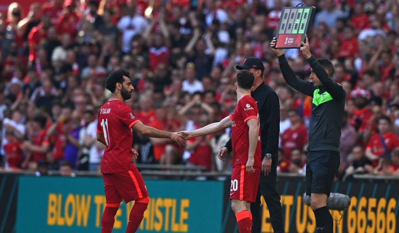 Mohamed Salah salió lesionado de Liverpool a media hora del partido