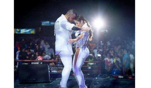 Paola Jara y Jessi Uribe en concierto en Festival Vallenato