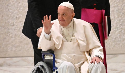 Papa Francisco en silla de ruedas