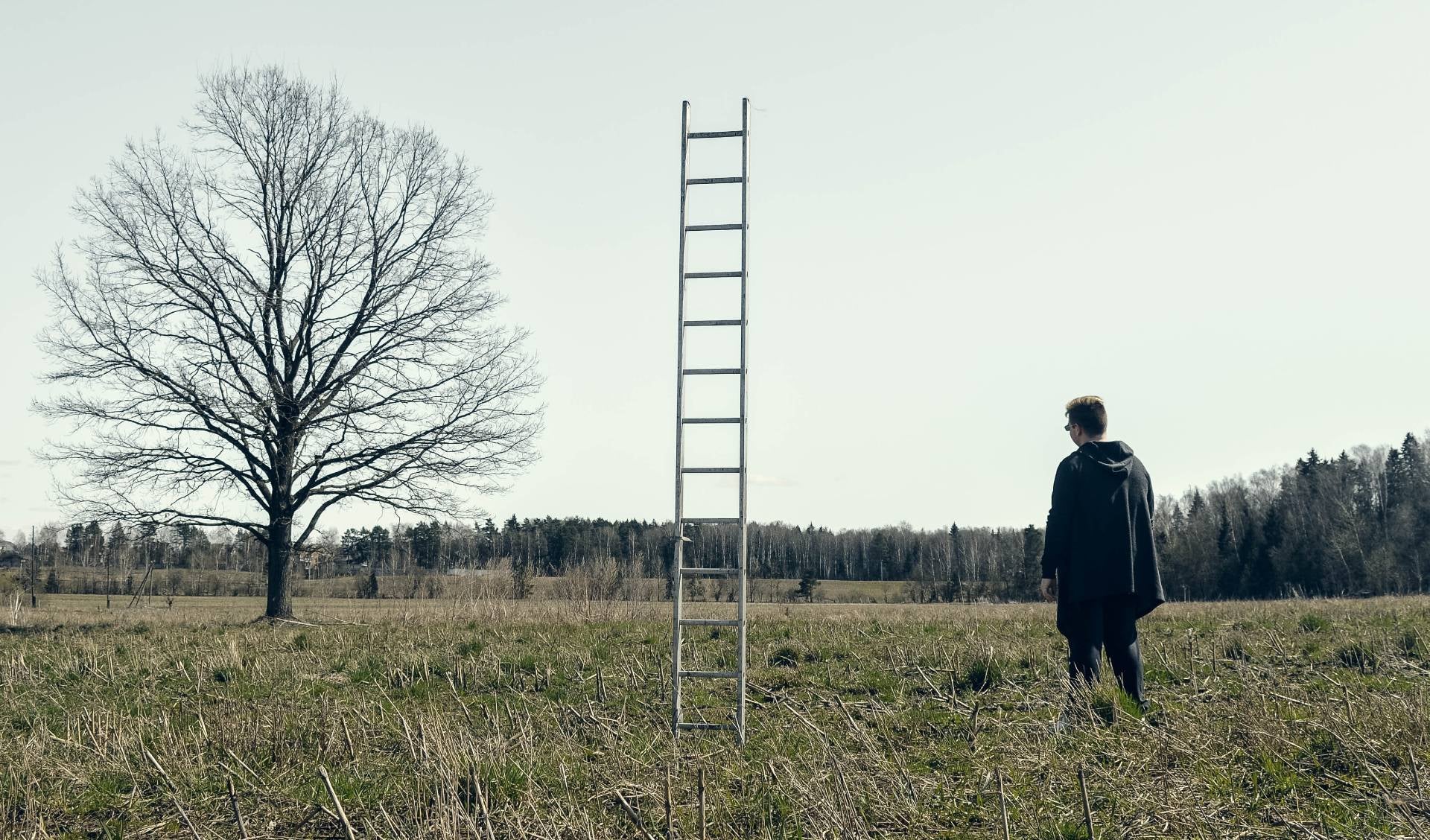Pasar debajo de unas escaleras, ¿De verdad es de mala suerte?