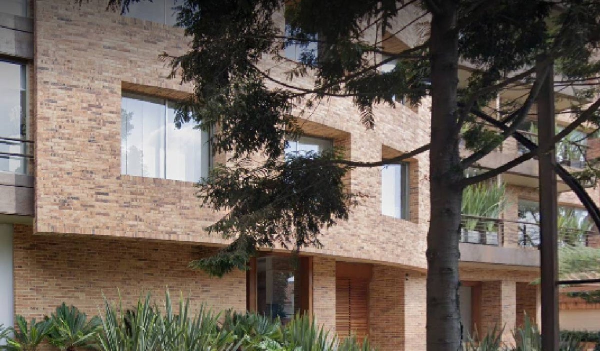 Ladrones se suben como arañas para robar apartamentos en Bogotá