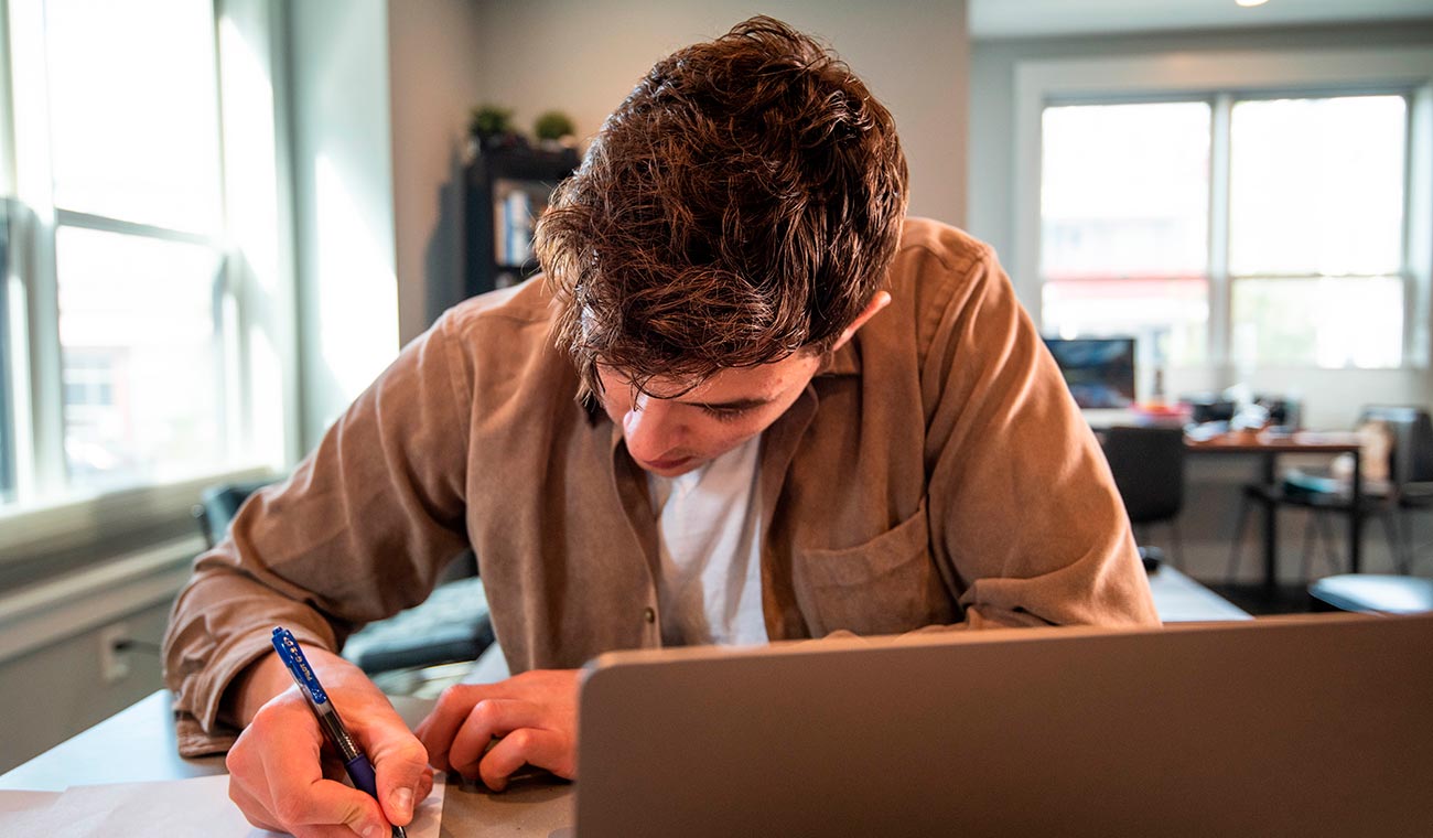 Trabajador en oficina