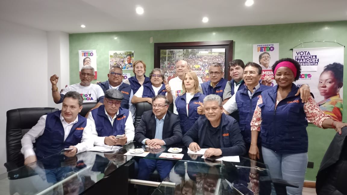 Comité Ejecutivo Fecode Y Gustavo Petro