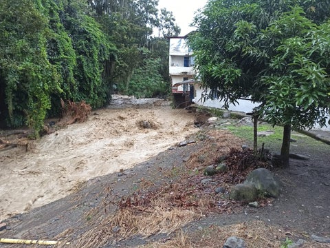 La creciente del rio Bolívar afectó 11 viviendas en Ciudad Bolívar, Antioquia.