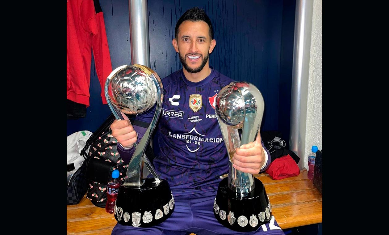 Camilo Vargas, mejor jugador de la liga de México