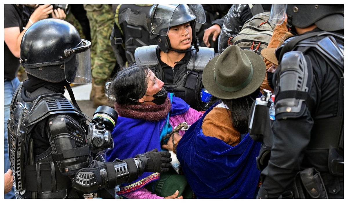Indígenas en Ecuador