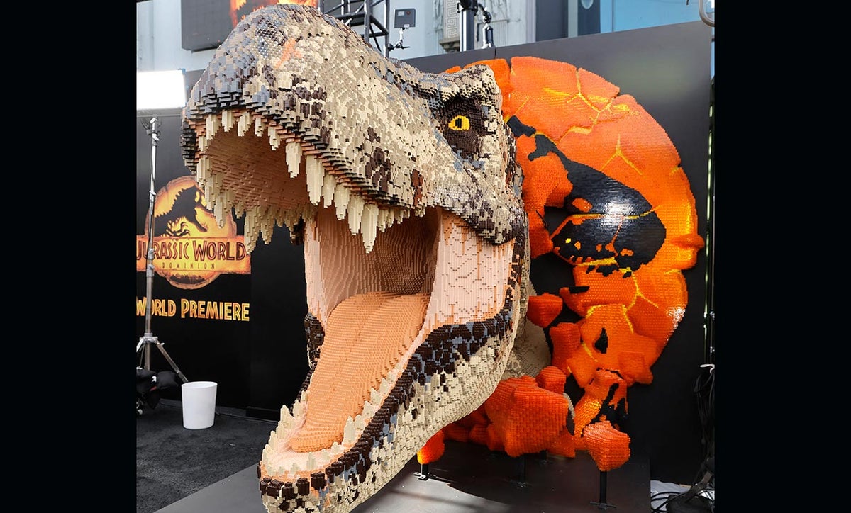 Escultura de Jurassic World Dominion