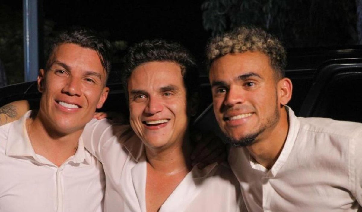 Luis Díaz junto a Silvestre Danognd en el matrimonio de Mateus Uribe