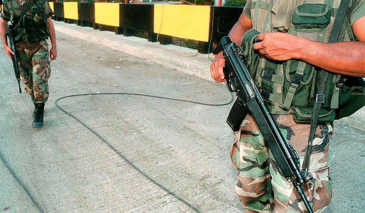 Militares en frontera de Ecuador