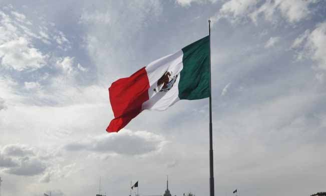 Padres de 49 niños muertos en incendio de guardería en México protestan