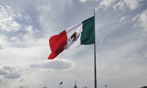 Padres de 49 niños muertos en incendio de guardería en México protestan
