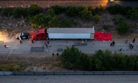 Texas y migración: 46 muertos en camiones de la muerte en San Antonio
