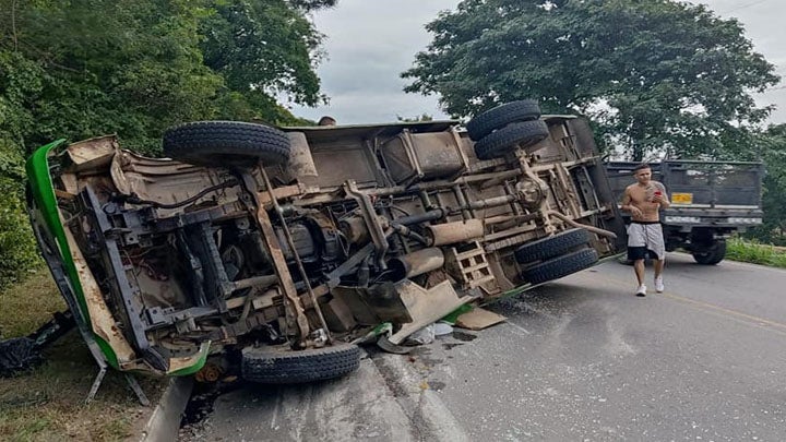Volcamiento de bus en vía Medellín - Yarumal dejó nueve personas heridas