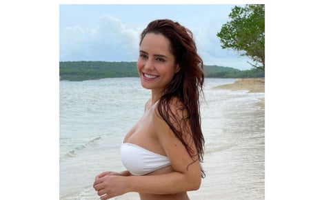 Ana Lucía Domínguez en bikini rojo