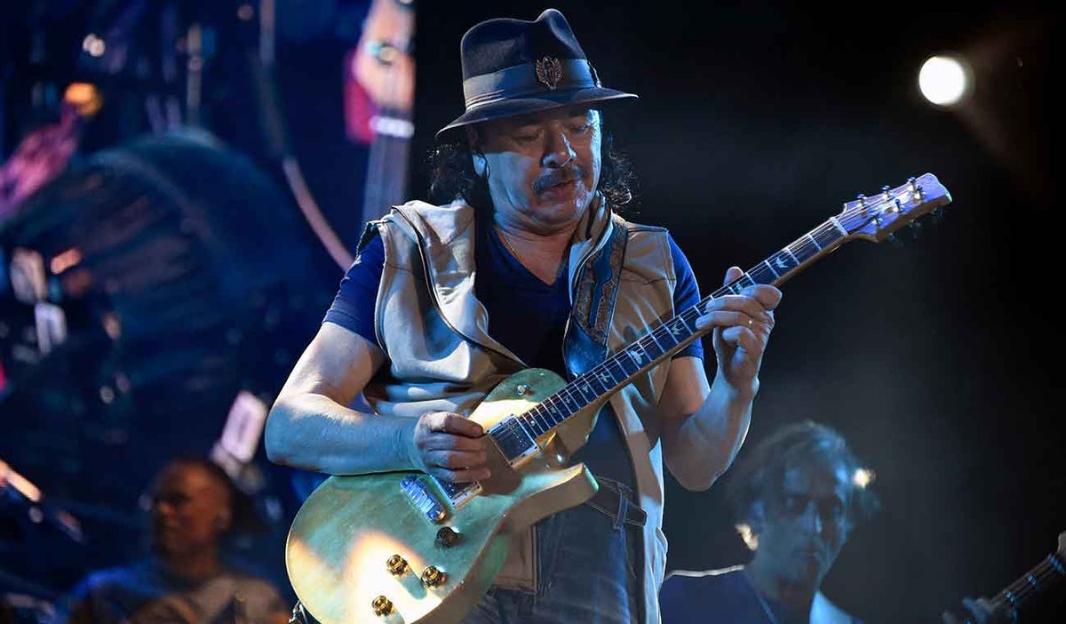 Carlos Santana, reconocido guitarrista mexicano